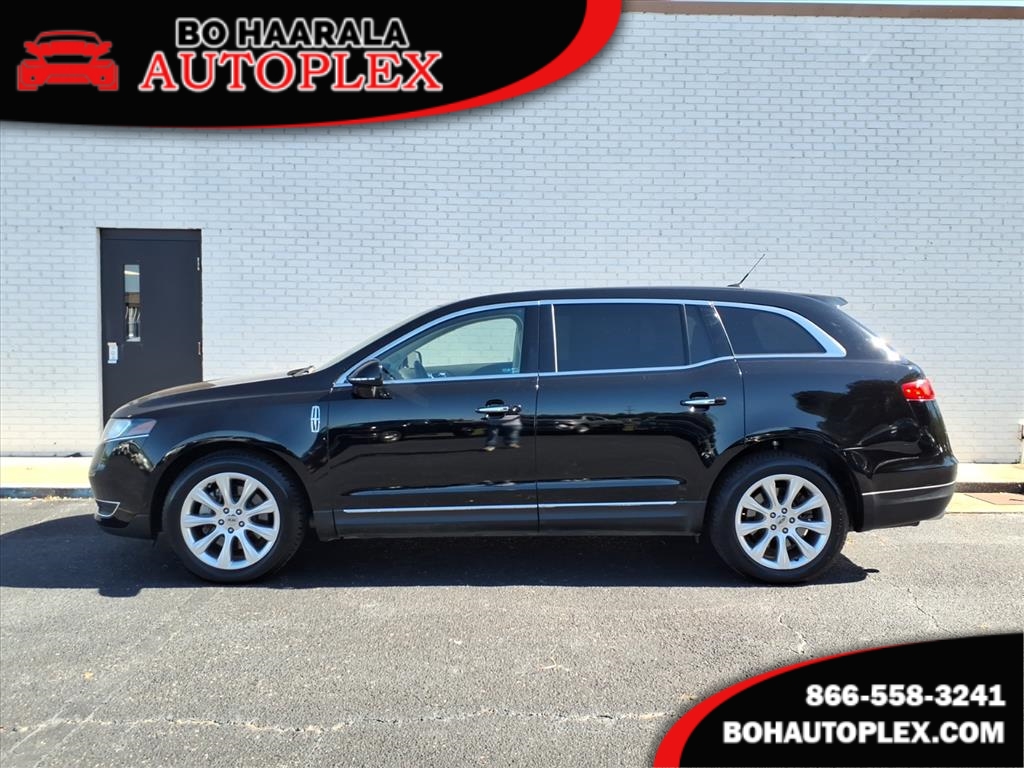 2016 Lincoln MKT Base