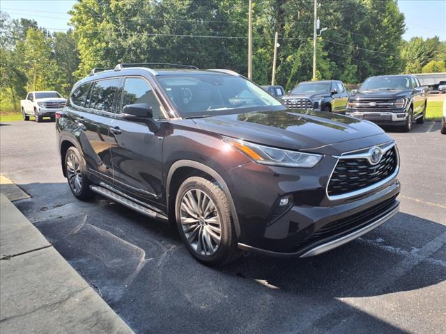 2022 Toyota Highlander Hybrid Platinum