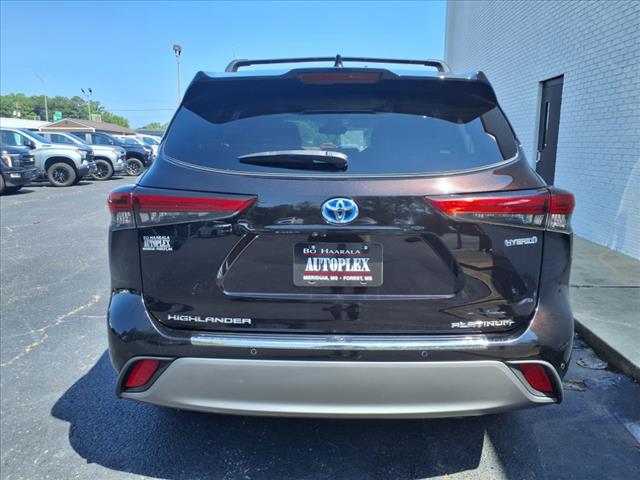 2022 Toyota Highlander Hybrid Platinum