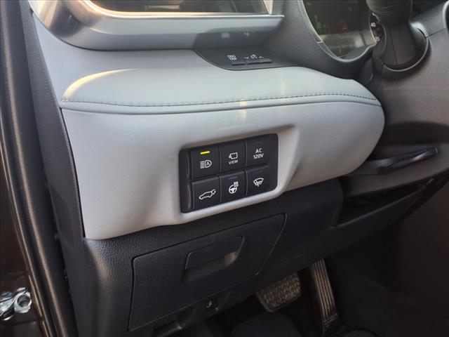 2022 Toyota Highlander Hybrid Platinum