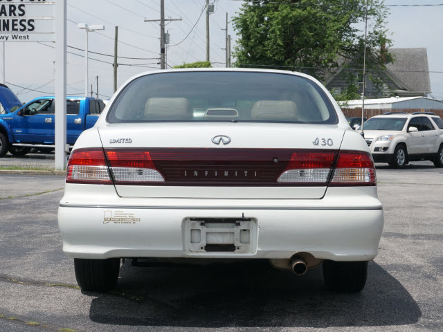 Preowned 1999 INFINITI I30 Unspecified for sale by Auto Liquidation Center, Inc. in New Haven, IN