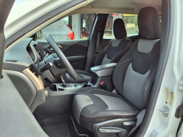 2016 Jeep Cherokee Sport