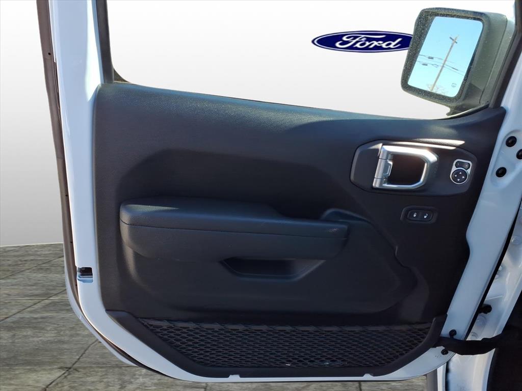 Used Car 2024 Jeep Gladiator  Willys For Sale Under $40,000 In Bastrop, Texas