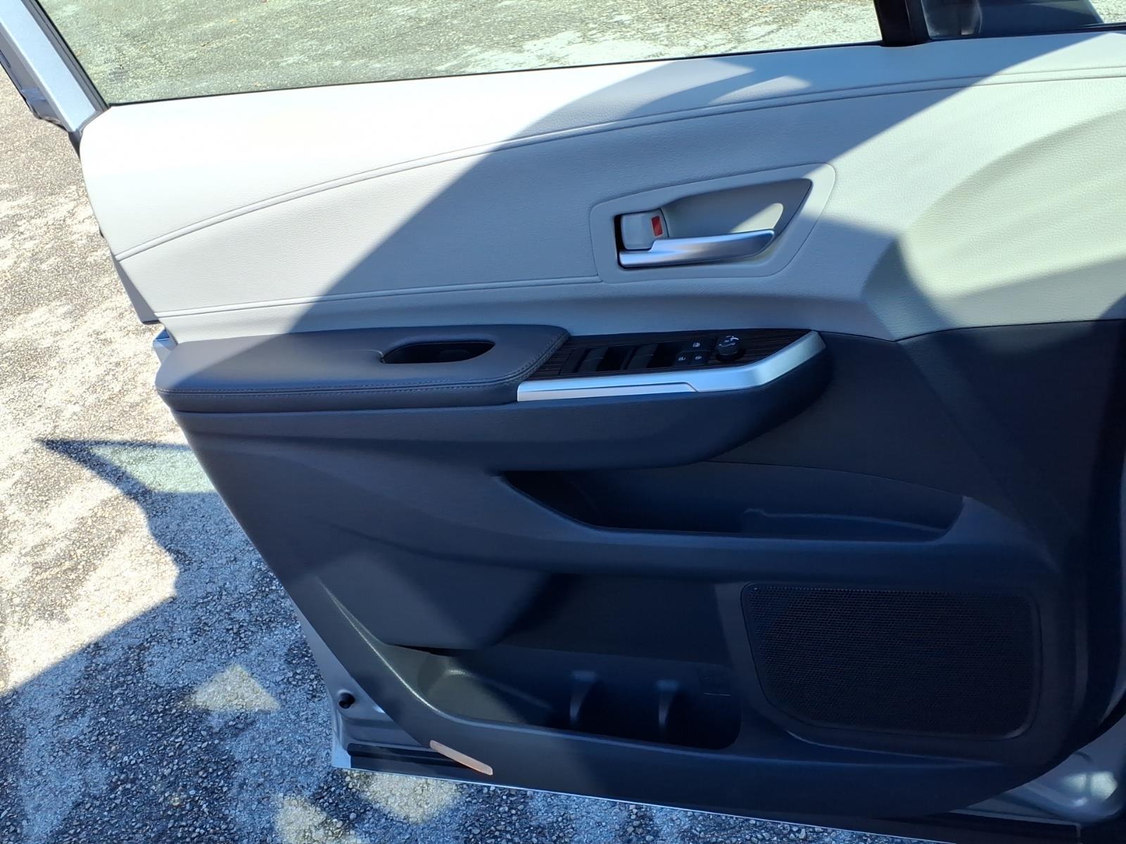 Used Car 2023 Toyota Sienna  Xle For Sale Under $40,000 In Bastrop, Texas