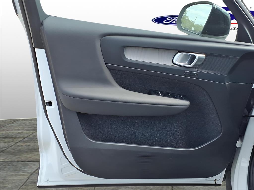 Used Car 2024 Volvo Xc40  B5 Plus Dark Theme For Sale Under $35,000 In Bastrop, Texas