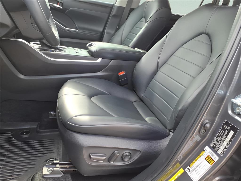 Used Car 2024 Toyota Highlander  Xle For Sale Under $40,000 In Bastrop, Texas