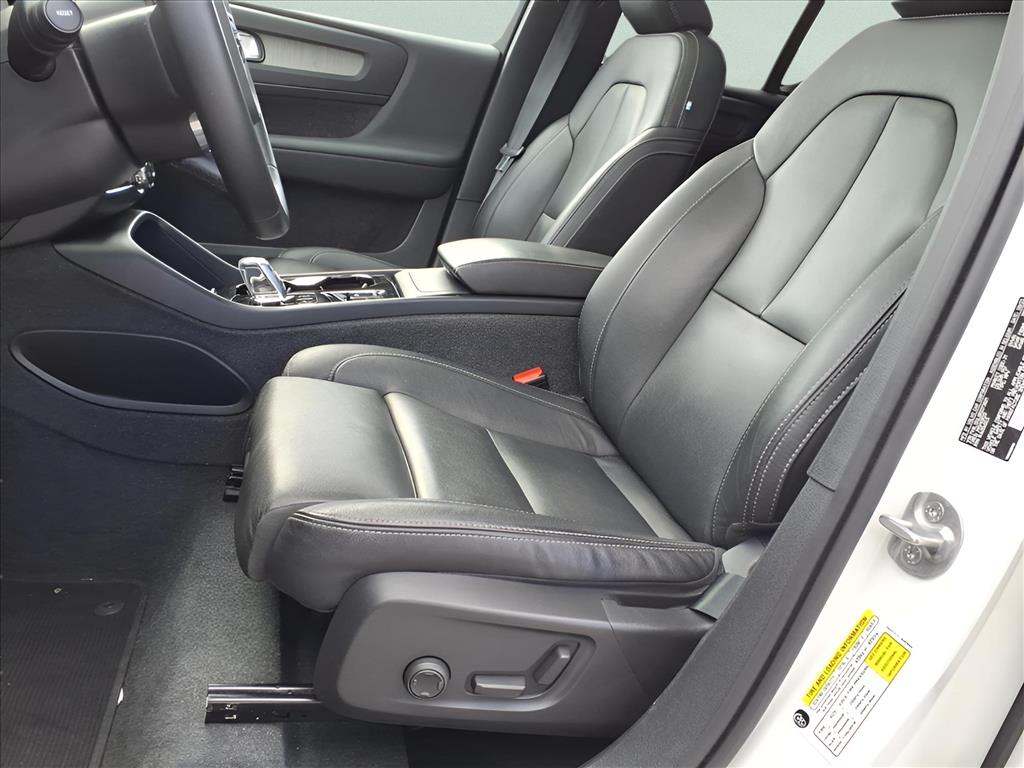 Used Car 2024 Volvo Xc40  B5 Plus Dark Theme For Sale Under $35,000 In Bastrop, Texas