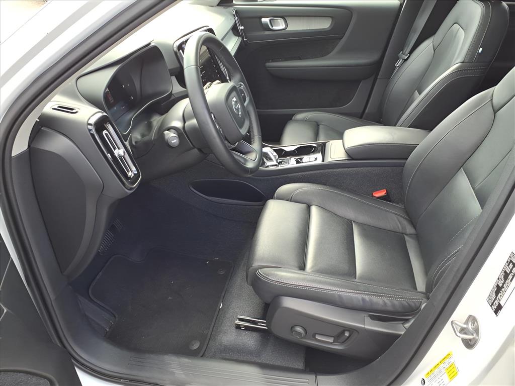 Used Car 2024 Volvo Xc40  B5 Plus Dark Theme For Sale Under $35,000 In Bastrop, Texas