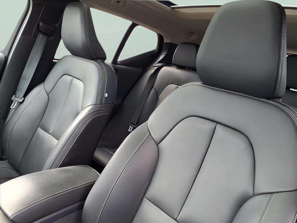 Used Car 2024 Volvo Xc40  B5 Plus Dark Theme For Sale Under $35,000 In Bastrop, Texas