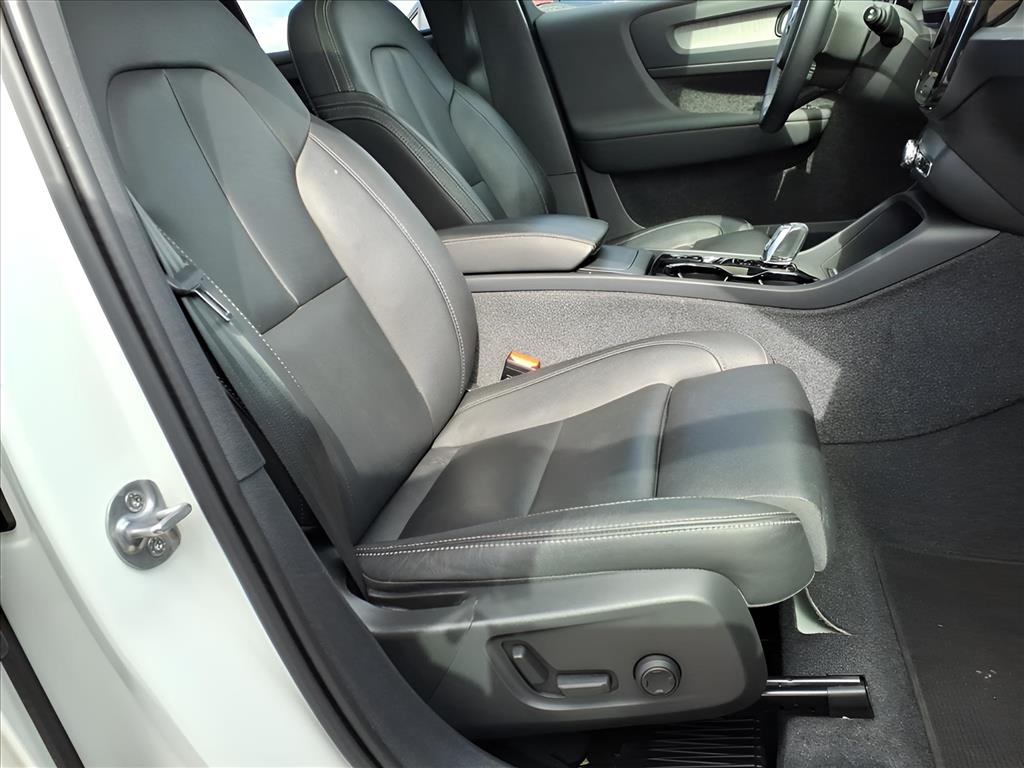 Used Car 2024 Volvo Xc40  B5 Plus Dark Theme For Sale Under $35,000 In Bastrop, Texas