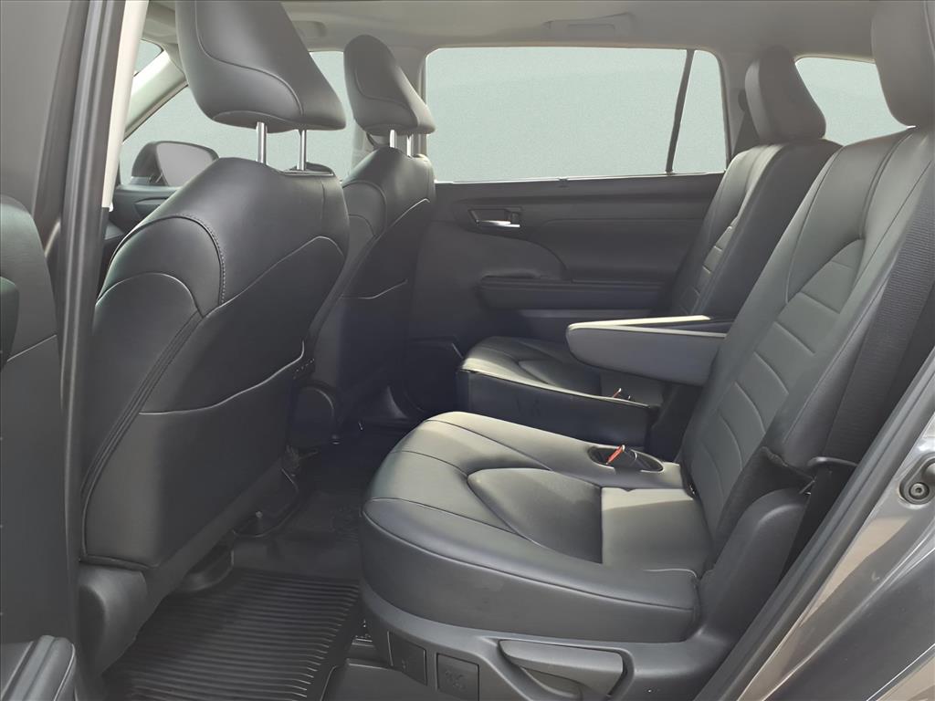 Used Car 2024 Toyota Highlander  Xle For Sale Under $40,000 In Bastrop, Texas