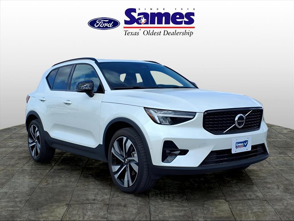 Used Car 2024 Volvo Xc40  B5 Plus Dark Theme For Sale Under $35,000 In Bastrop, Texas