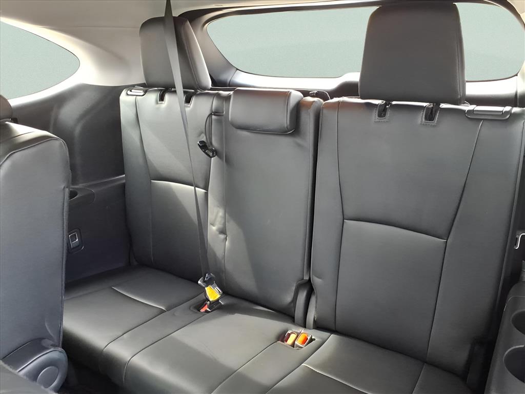 Used Car 2024 Toyota Highlander  Xle For Sale Under $40,000 In Bastrop, Texas