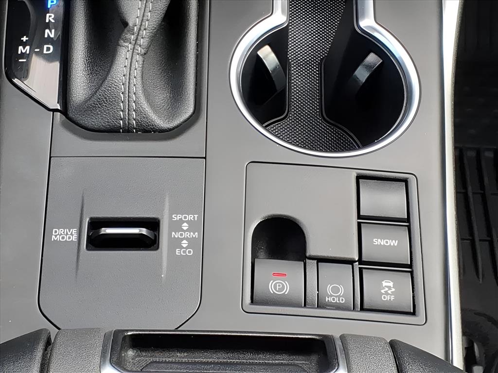 Used Car 2024 Toyota Highlander  Xle For Sale Under $40,000 In Bastrop, Texas