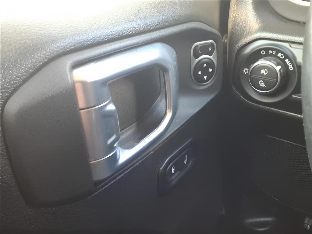 Used Car 2022 Jeep Gladiator  Willys For Sale Under $35,000 In Bastrop, Texas