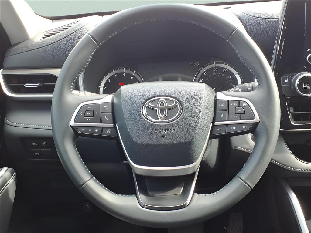 Used Car 2024 Toyota Highlander  Xle For Sale Under $40,000 In Bastrop, Texas