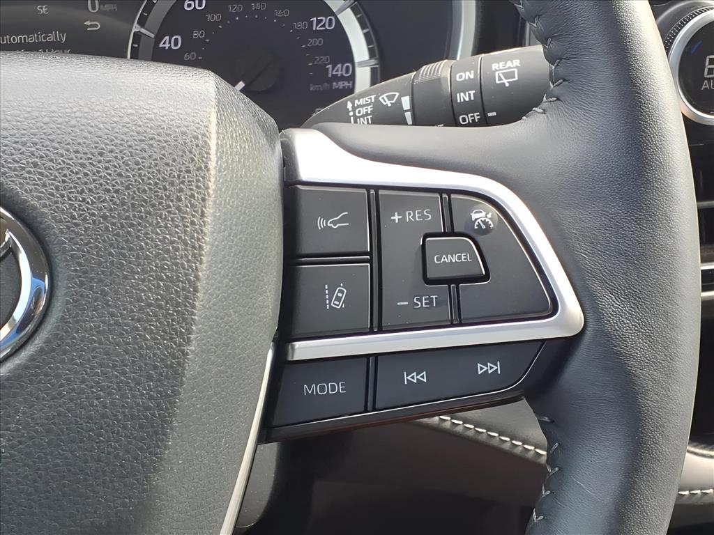 Used Car 2024 Toyota Highlander  Xle For Sale Under $40,000 In Bastrop, Texas