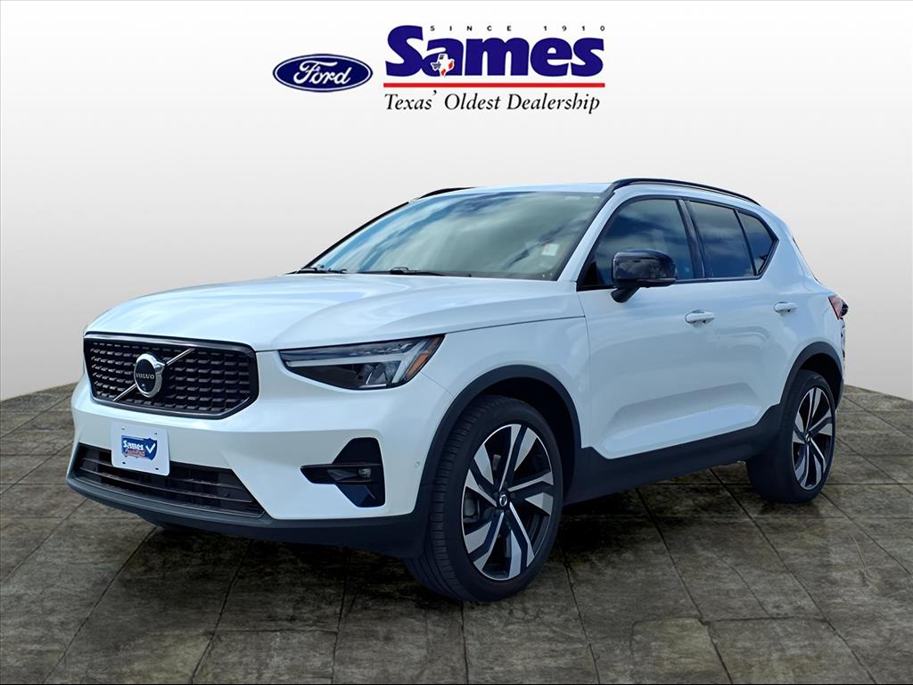 Used Car 2024 Volvo Xc40  B5 Plus Dark Theme For Sale Under $35,000 In Bastrop, Texas