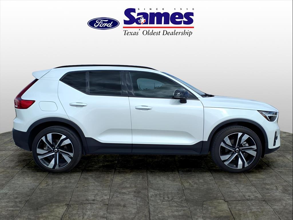Used Car 2024 Volvo Xc40  B5 Plus Dark Theme For Sale Under $35,000 In Bastrop, Texas