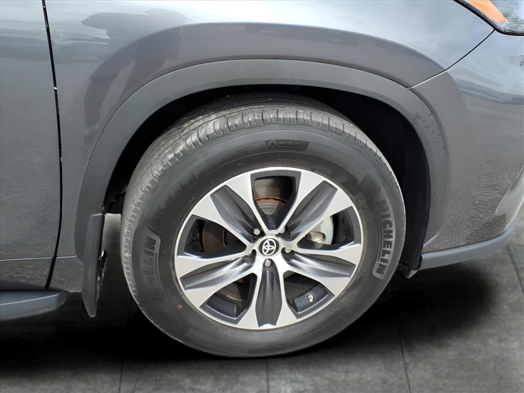 Used Car 2024 Toyota Highlander  Xle For Sale Under $40,000 In Bastrop, Texas