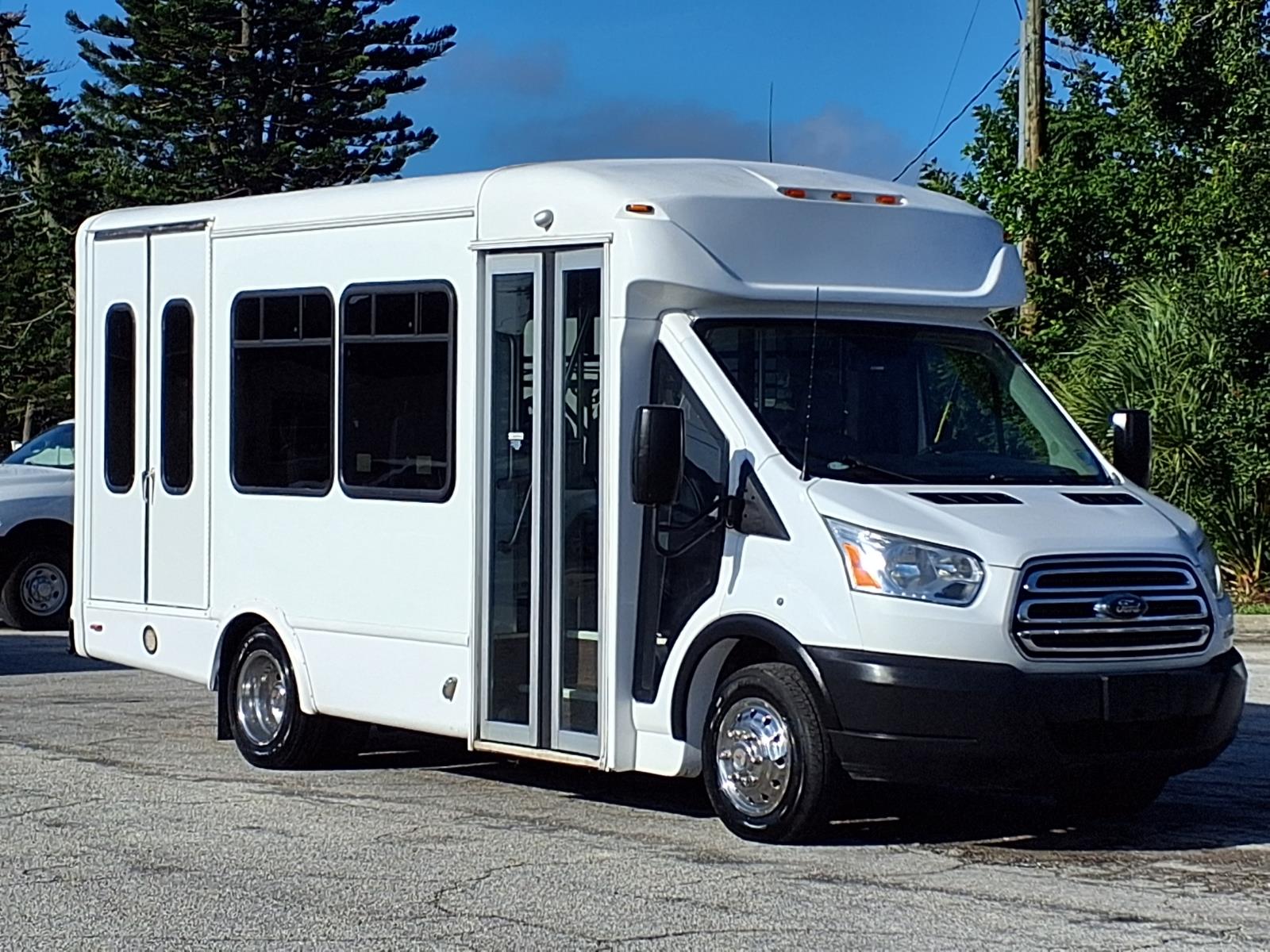 2020 Ford Transit 350 HD 10 Passenger Shuttle Bus w/Wheelchair