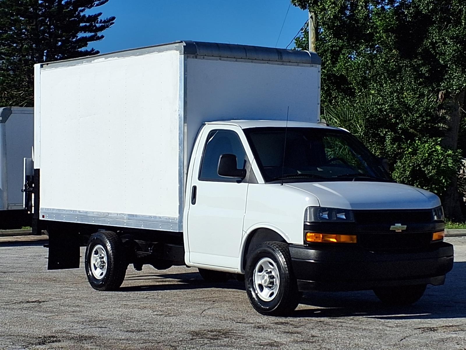 2021 Chevrolet Express 3500 12' Box Van w/Liftgate