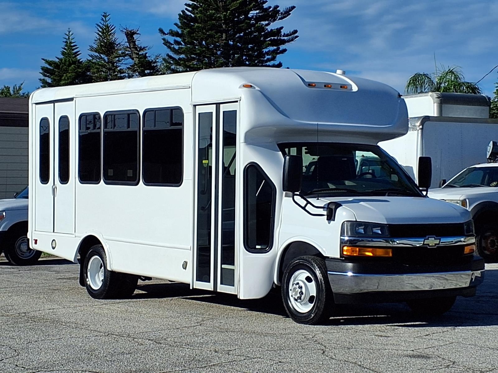 2022 Chevrolet Express 4500 13 Passenger Shuttle Bus w/Wheelchair