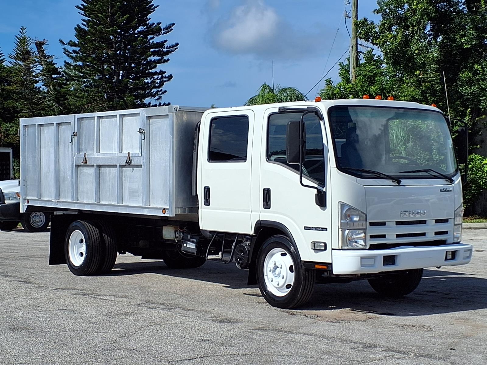 Isuzu NPR Crew Cab