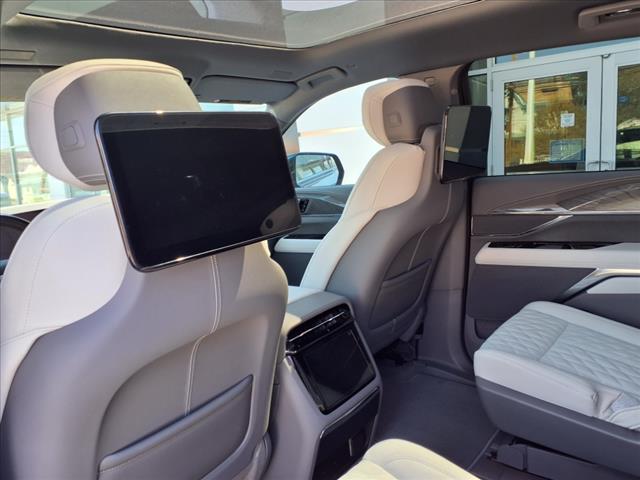 2025 Cadillac Escalade IQ Sport 1 - Photo 5