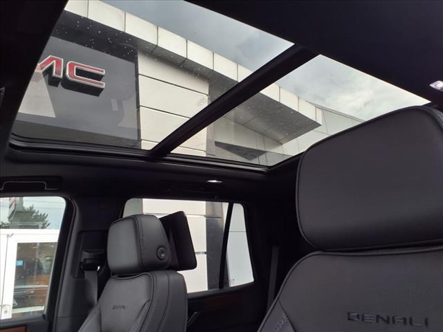2025 GMC Yukon Denali - Photo 9