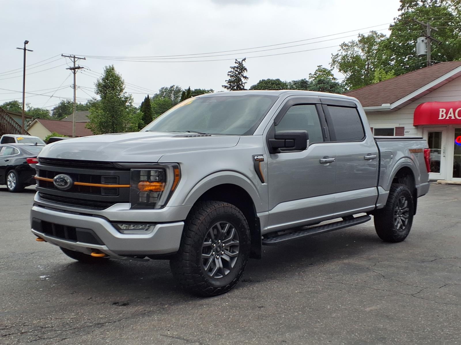 View vehicle photo 3