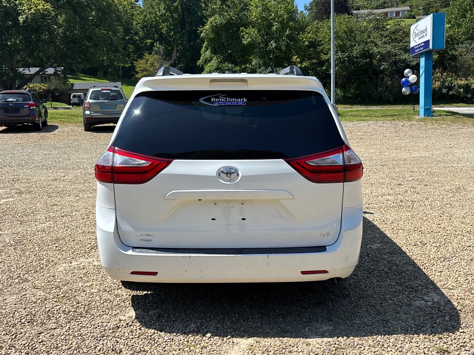 2017 Toyota Sienna LE - Photo 10