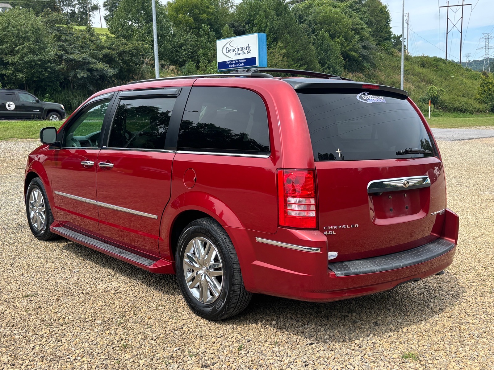 2010 Chrysler Town & Country Limited - Photo 11