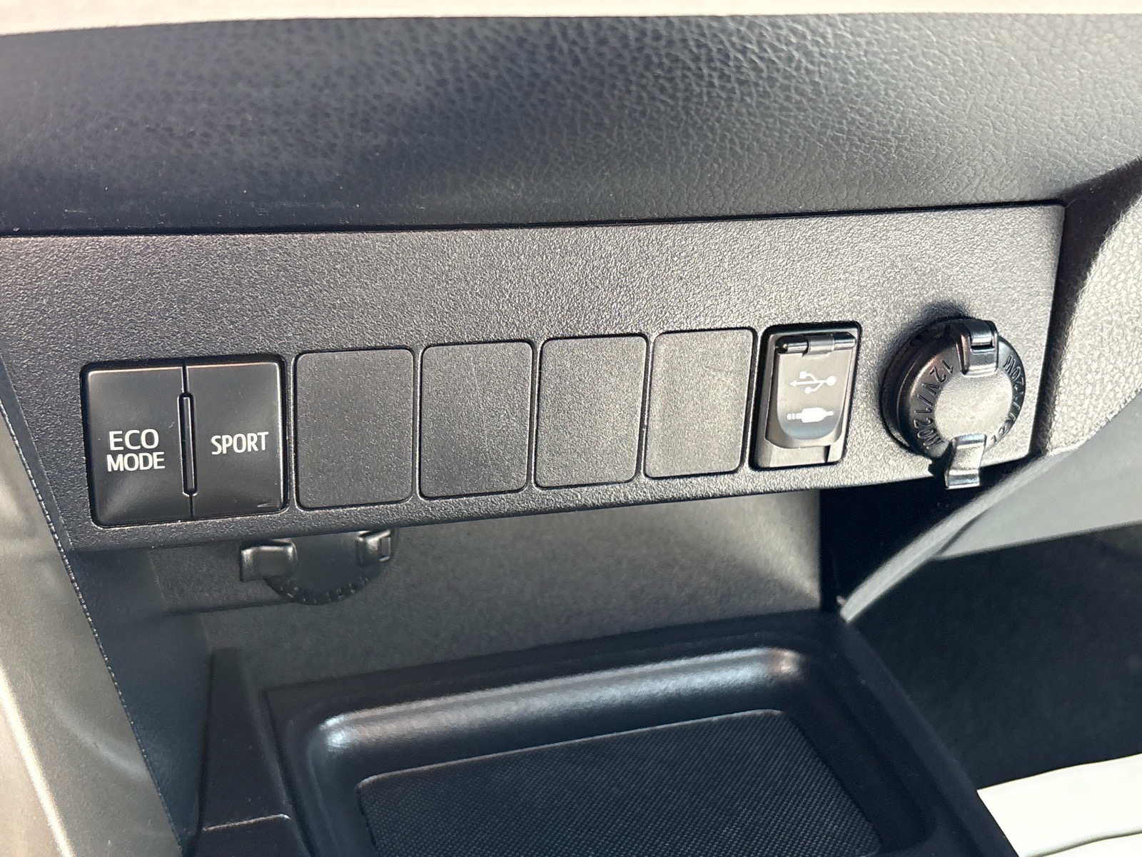 2013 Toyota RAV4 LE - Photo 11