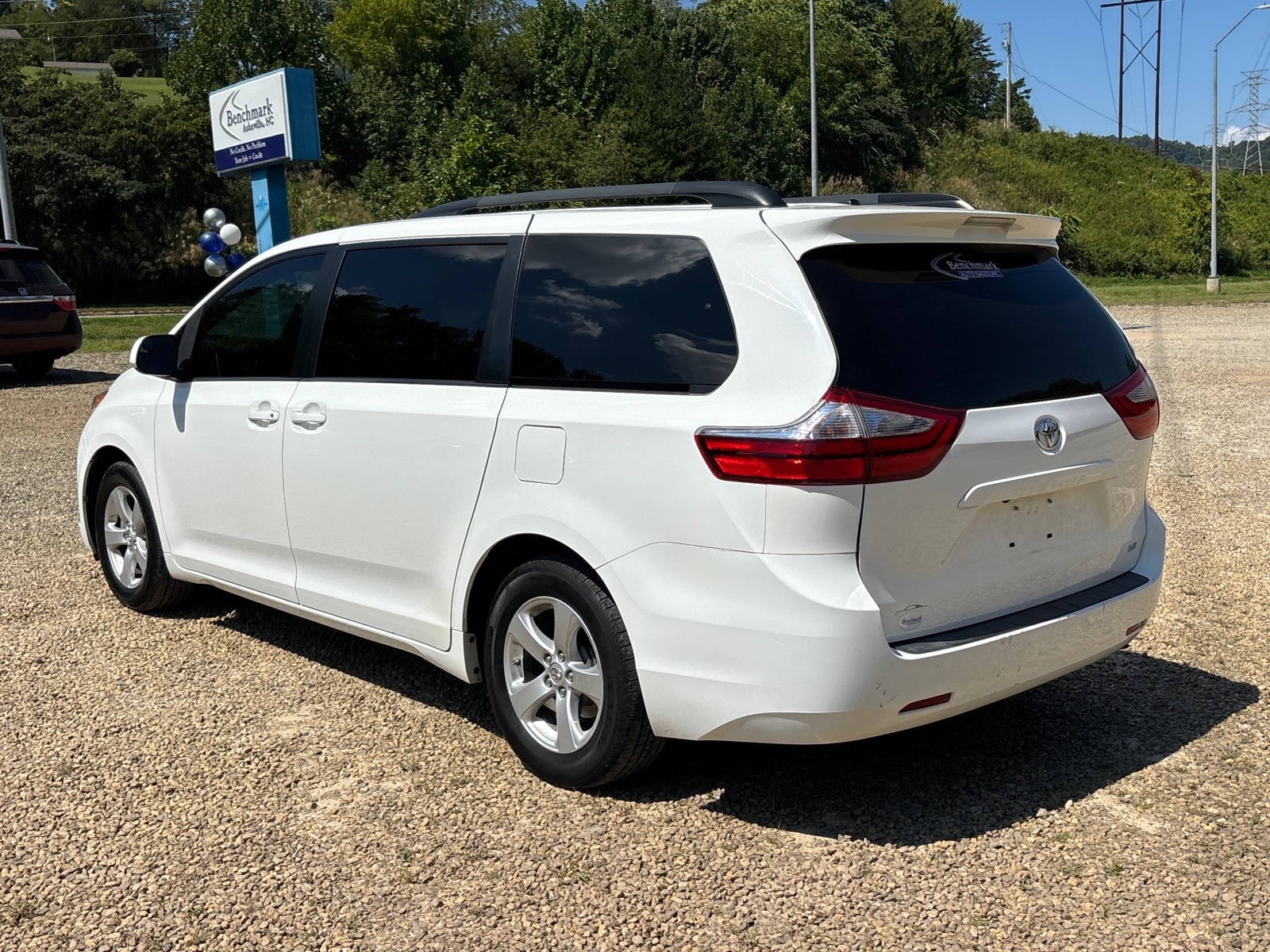 2017 Toyota Sienna LE - Photo 11