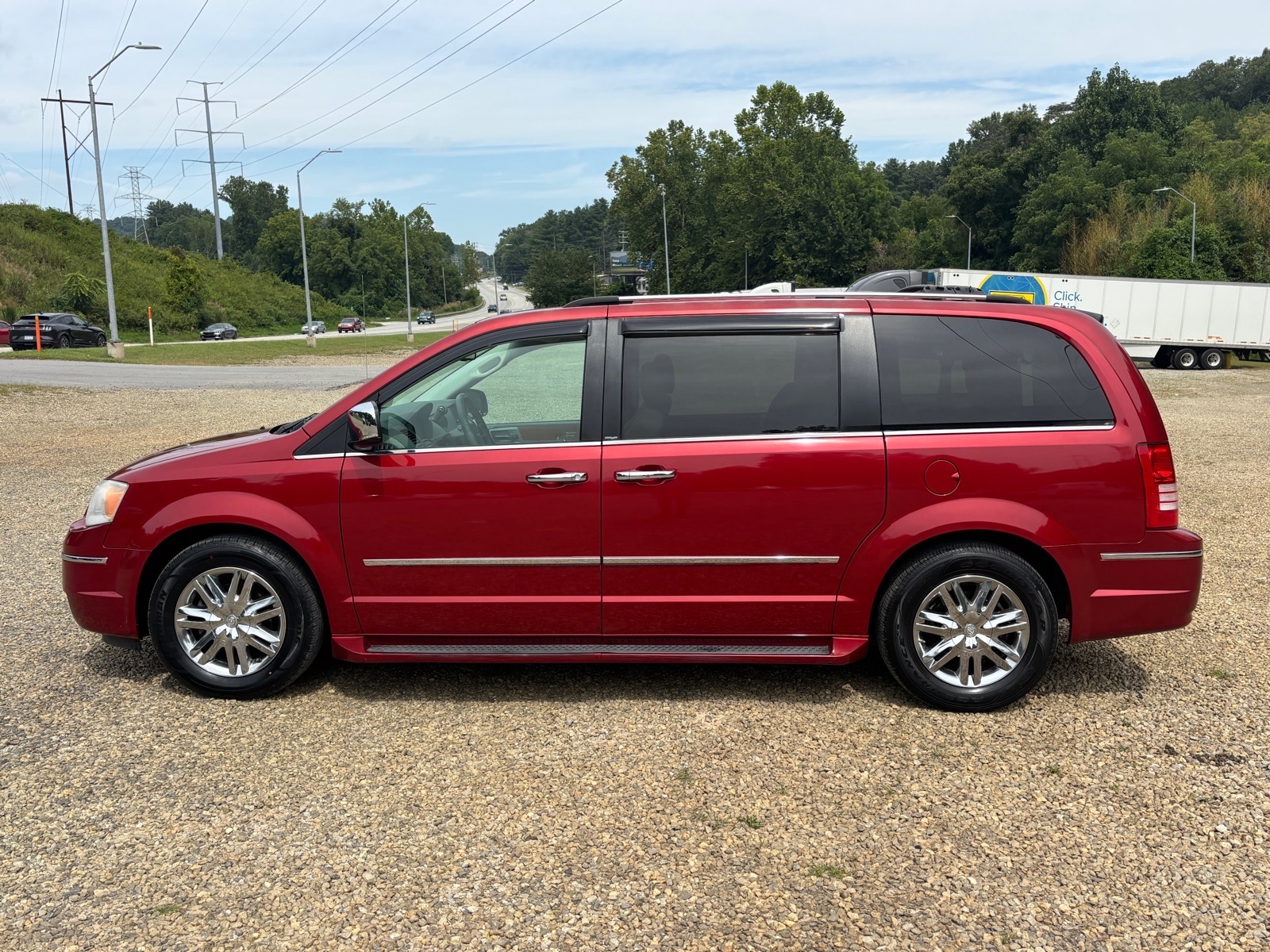 2010 Chrysler Town & Country Limited - Photo 12