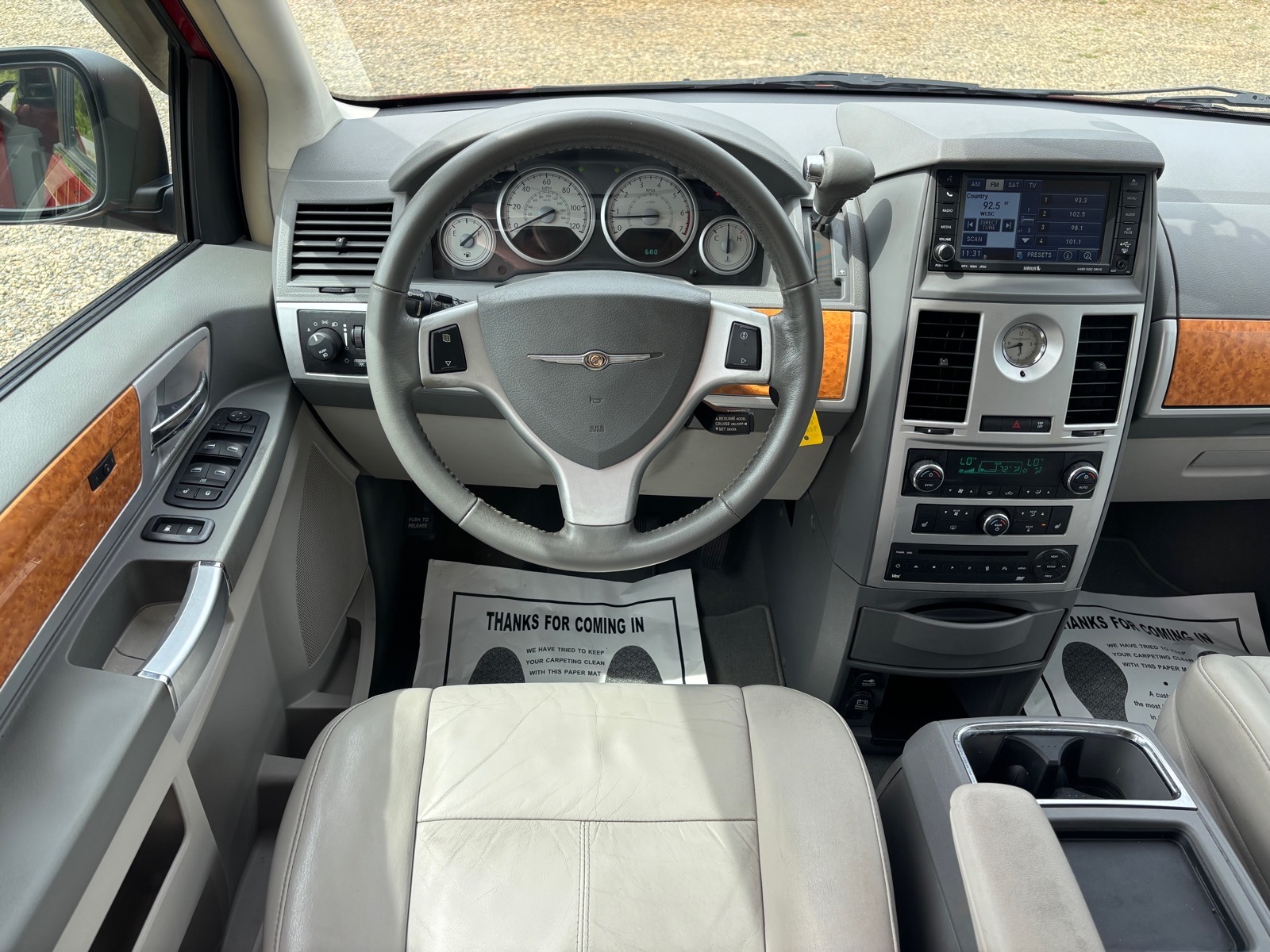 2010 Chrysler Town & Country Limited - Photo 13