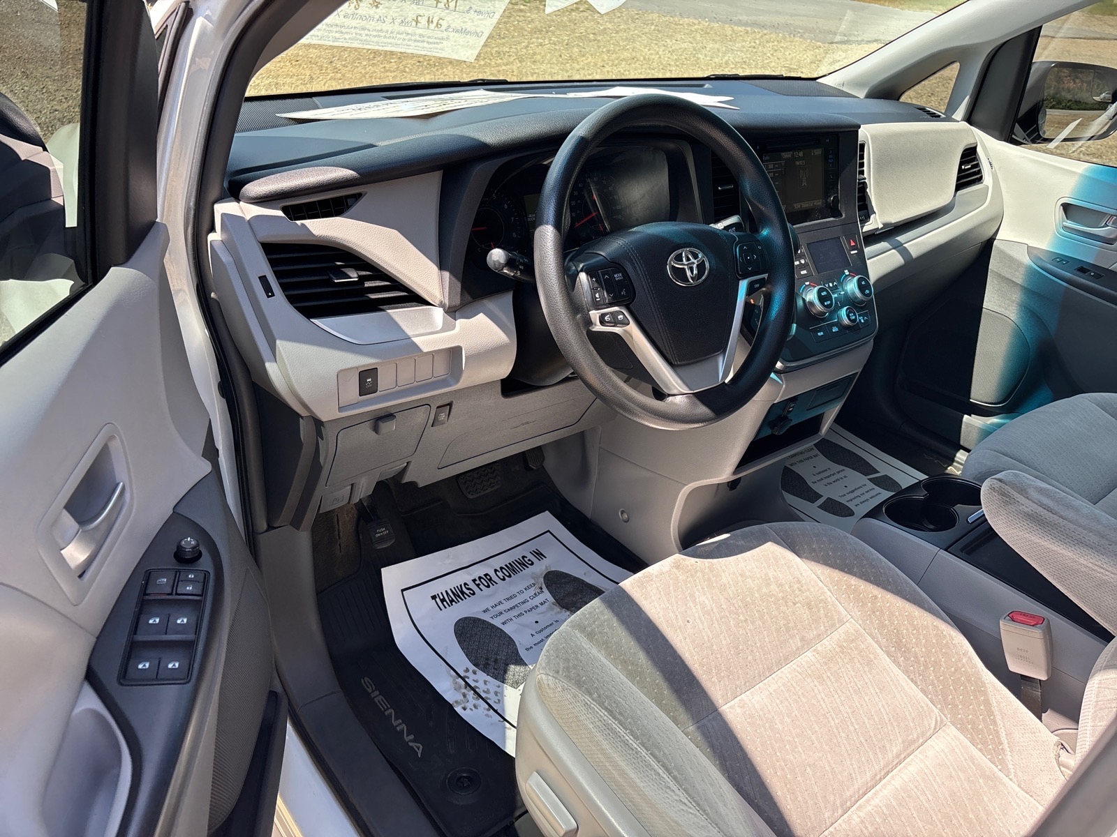 2017 Toyota Sienna LE - Photo 14