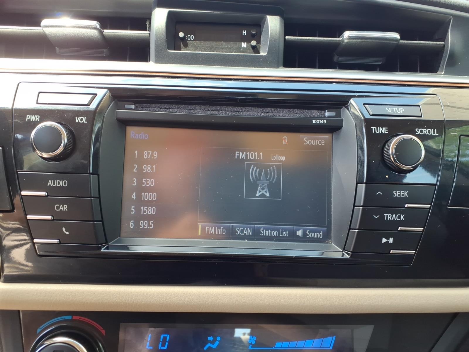 2014 Toyota Corolla LE - Photo 17