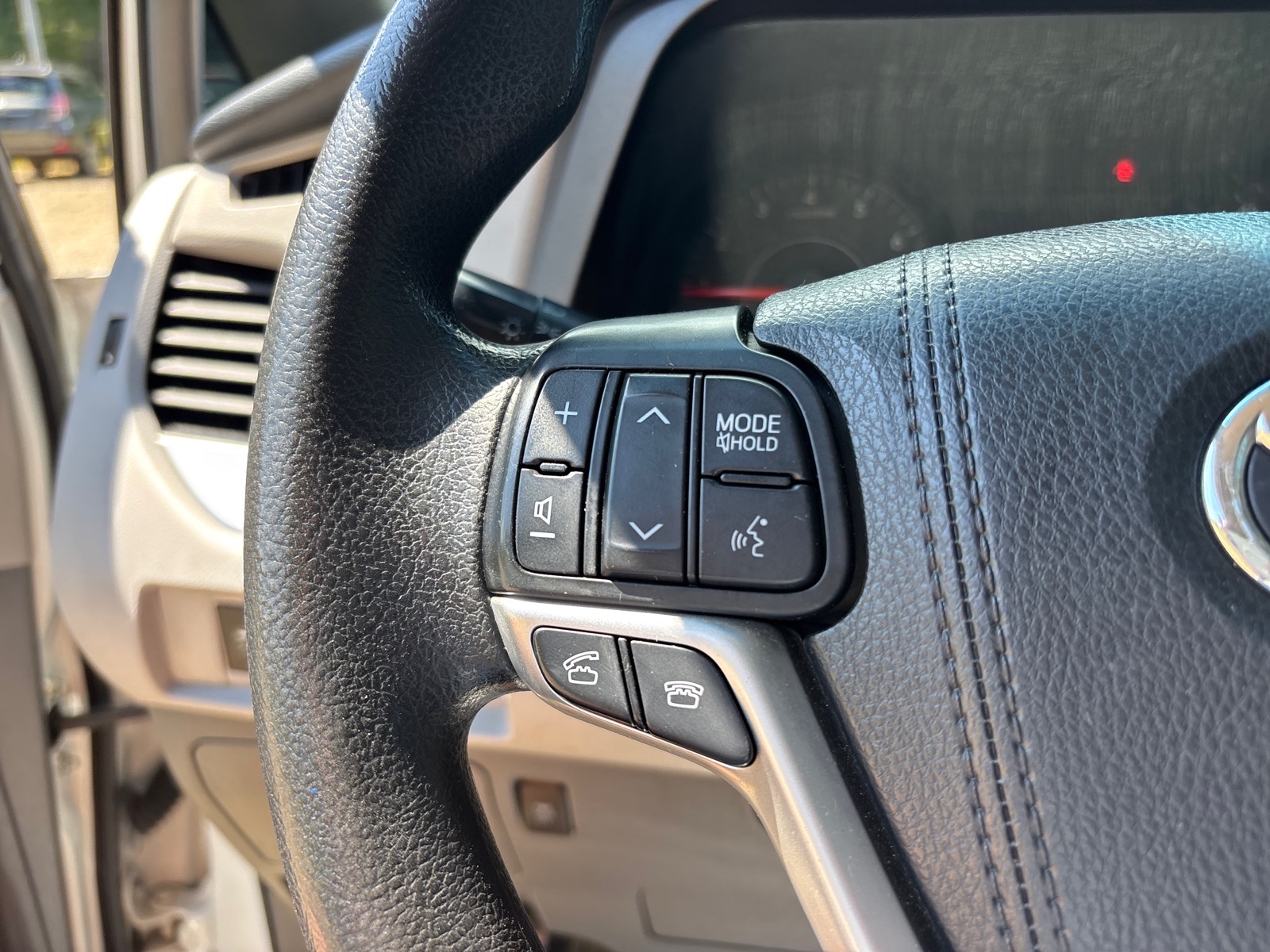 2017 Toyota Sienna LE - Photo 17