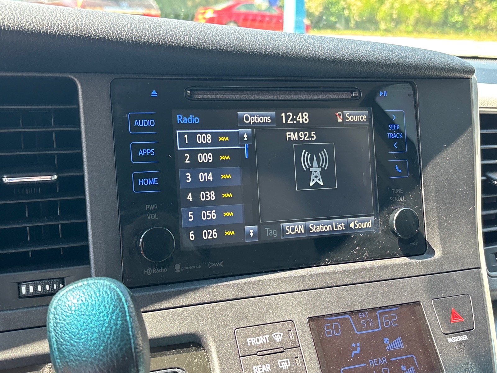2017 Toyota Sienna LE - Photo 18