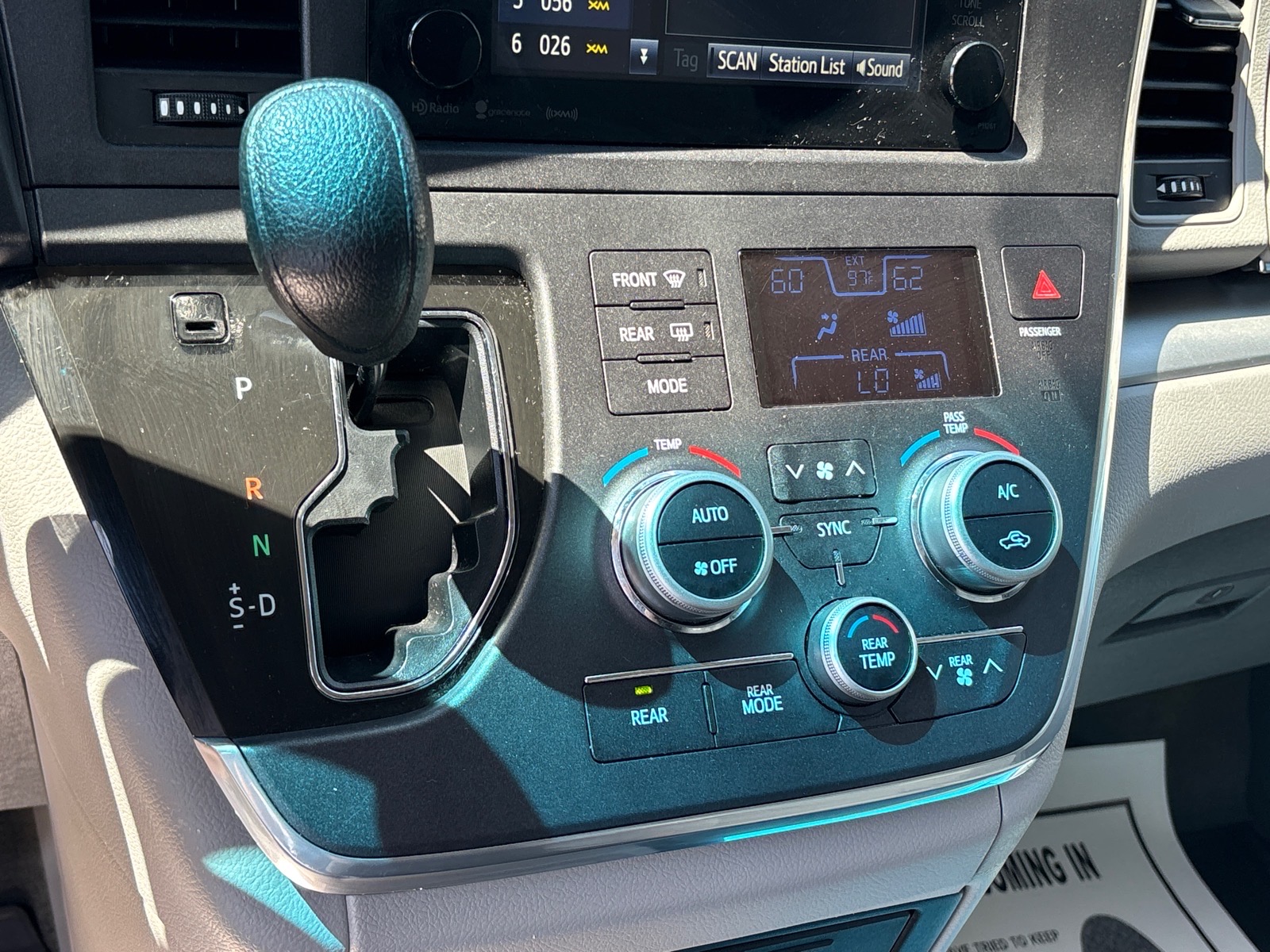 2017 Toyota Sienna LE - Photo 20