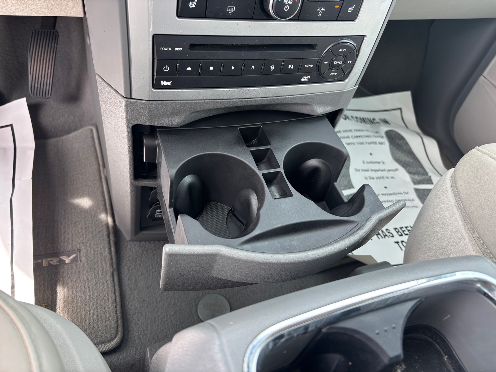 2010 Chrysler Town & Country Limited - Photo 21