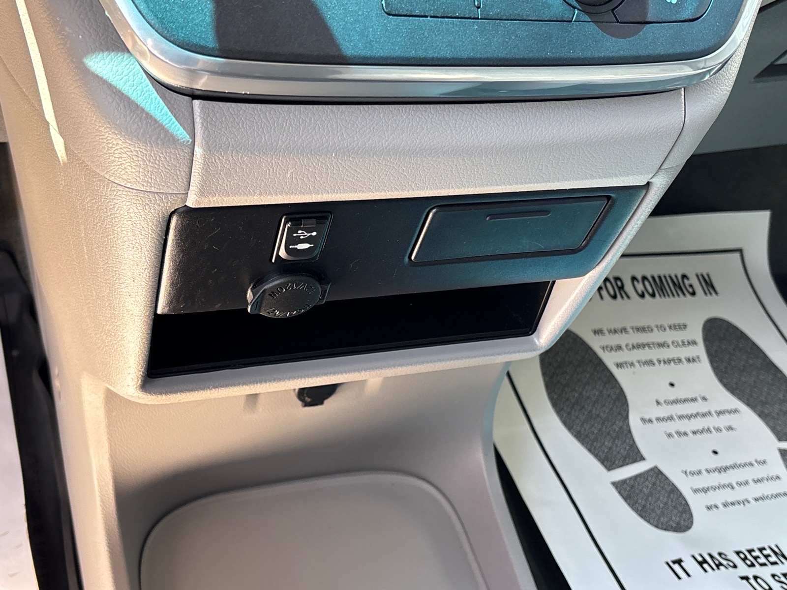 2017 Toyota Sienna LE - Photo 21