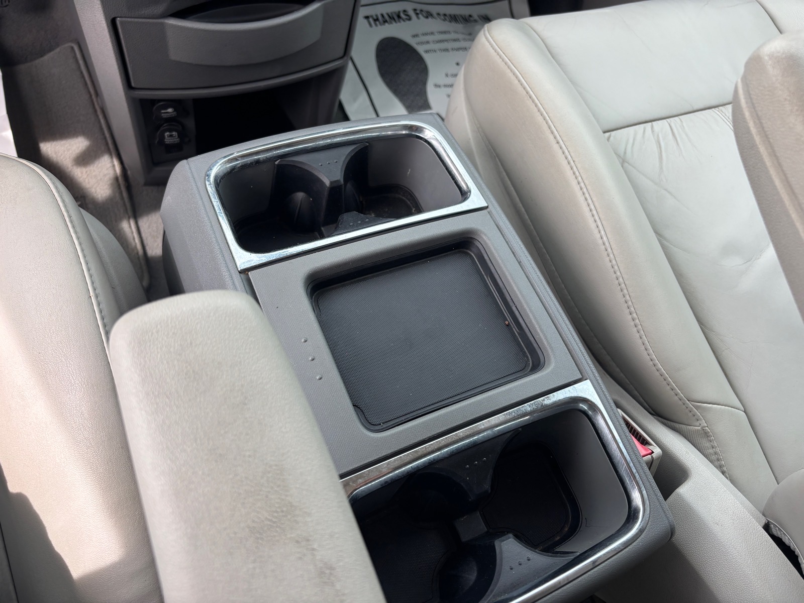 2010 Chrysler Town & Country Limited - Photo 22