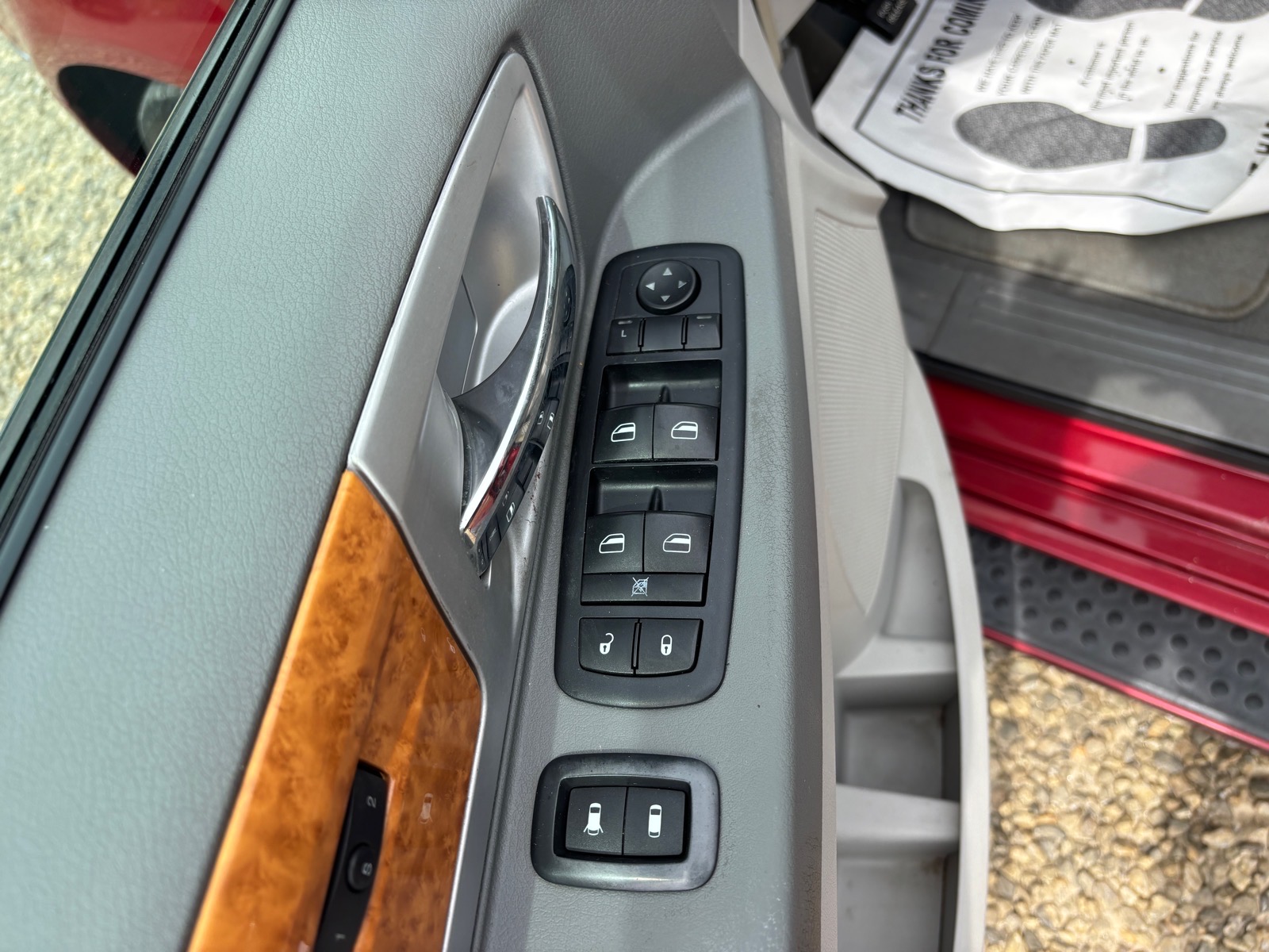 2010 Chrysler Town & Country Limited - Photo 25