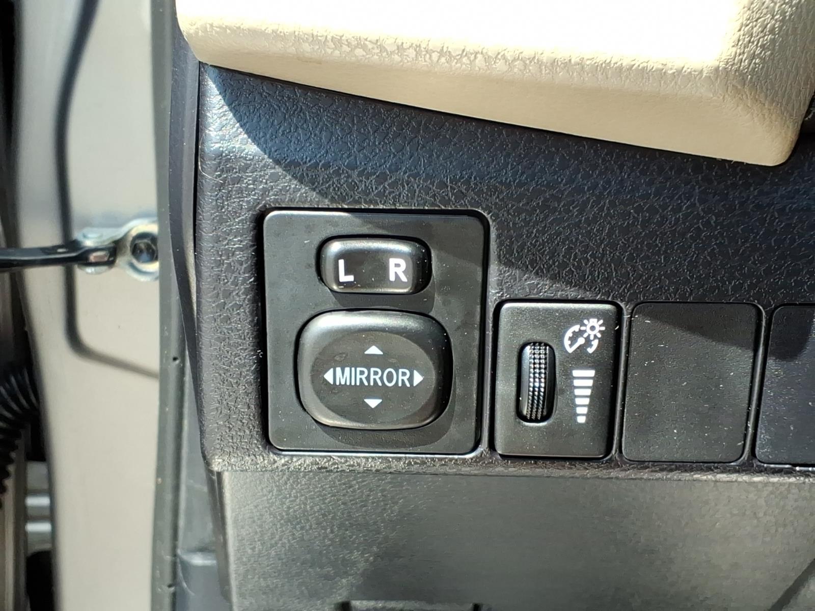 2014 Toyota Corolla LE - Photo 25