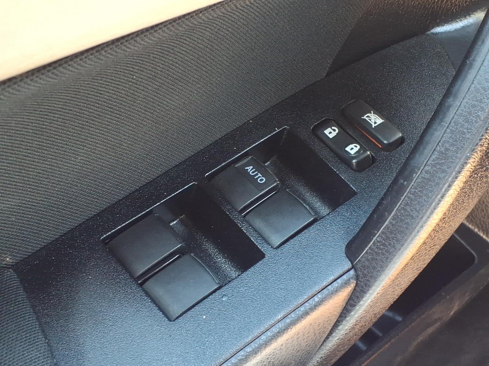 2014 Toyota Corolla LE - Photo 26