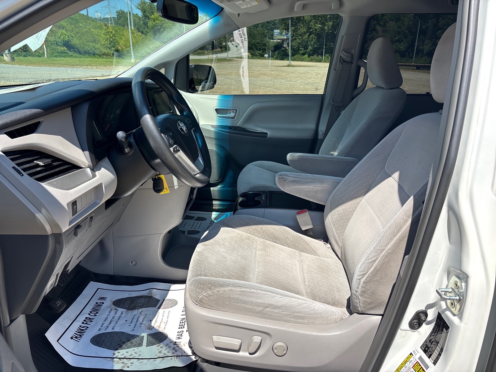 2017 Toyota Sienna LE - Photo 26
