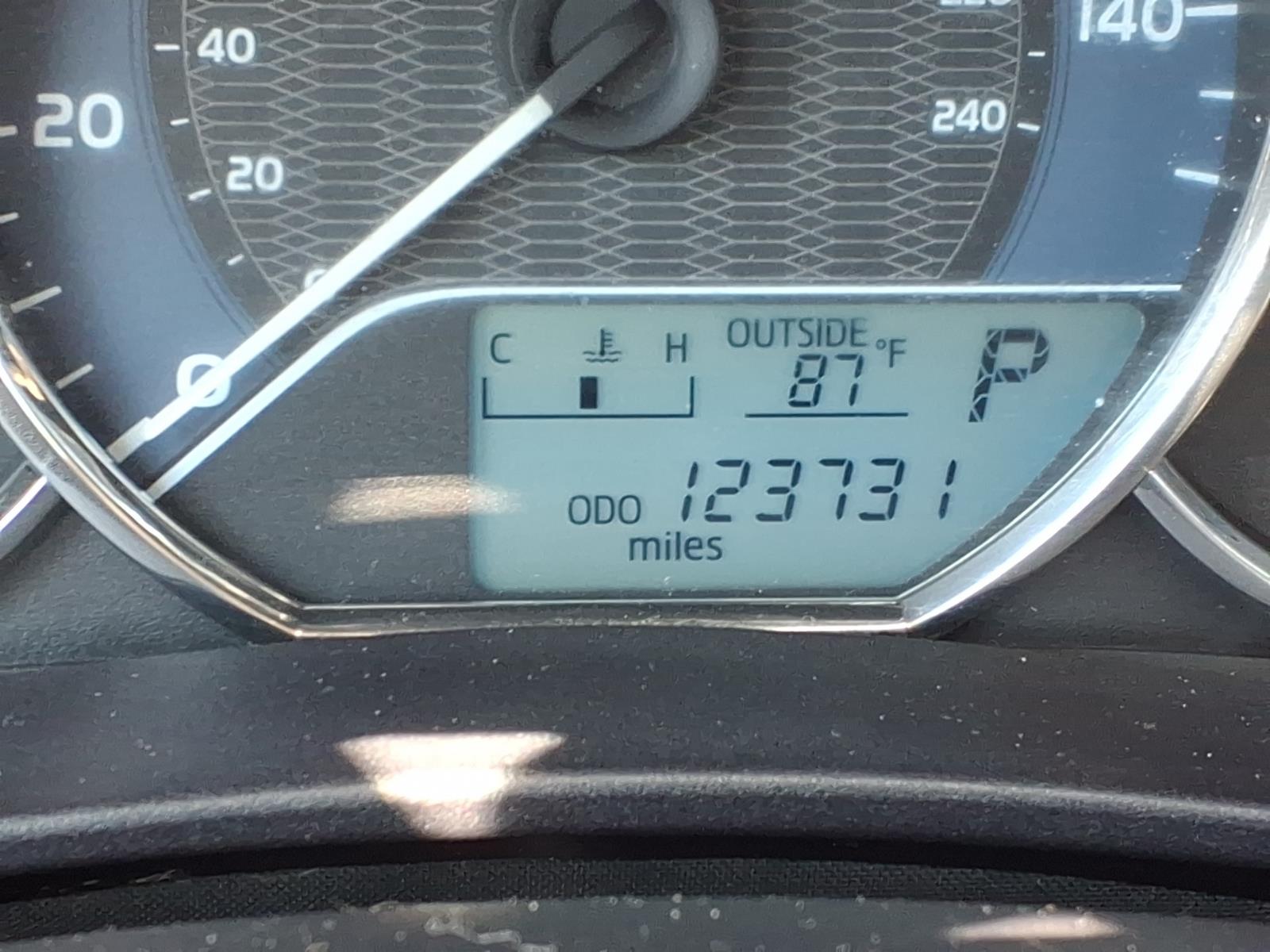 2014 Toyota Corolla LE - Photo 27